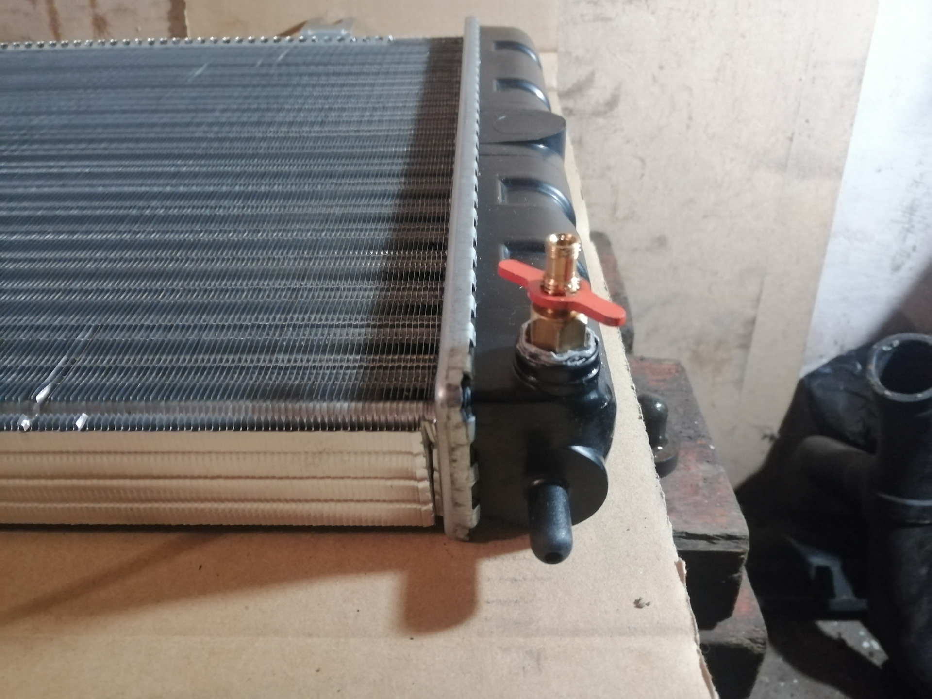 Замена радиатора на приоре. Радиатор Приора 16 клапанов. Радиатор Приора 1. Радиатор Приора 1.6 без кондиционера.