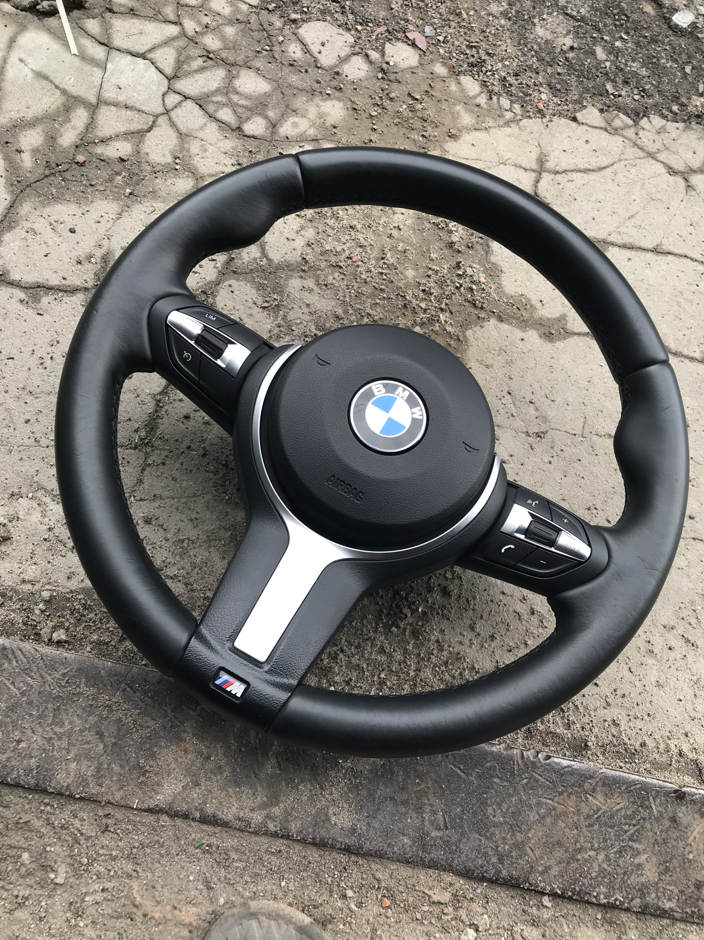 Рули под заказ. М руль BMW f10. М руль BMW e70. Руль для BMW f10 2014. Руль БМВ e81 m.