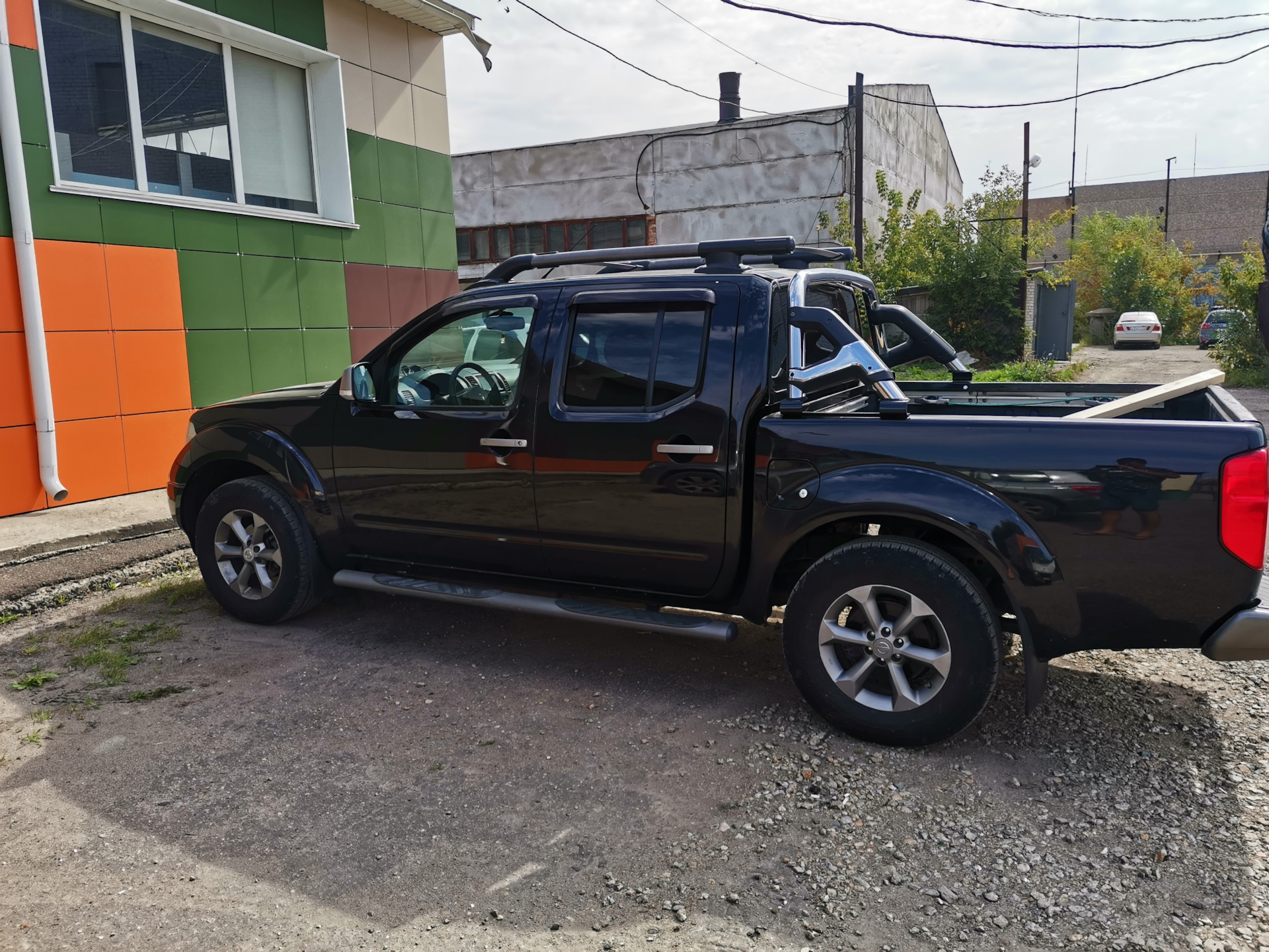 Nissan navara с кунгом. Nissan np300 navara. Nissan navara без кузова. Габариты nissan navara 2008. Кузов navara.