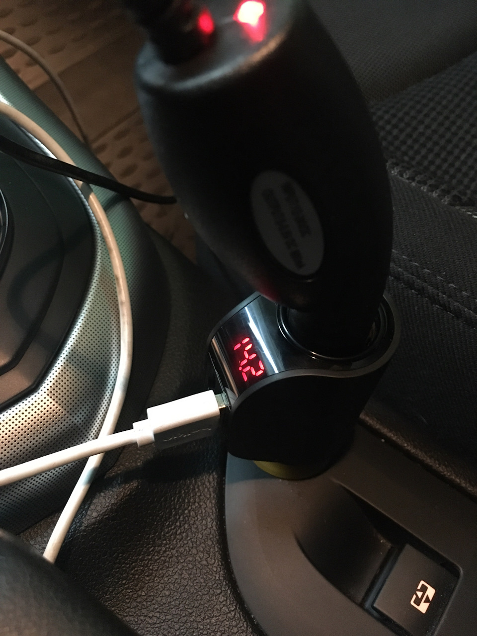 Зарядка в прикуриватель. — Peugeot 308 (1G), 1,6 л, 2009 года ...