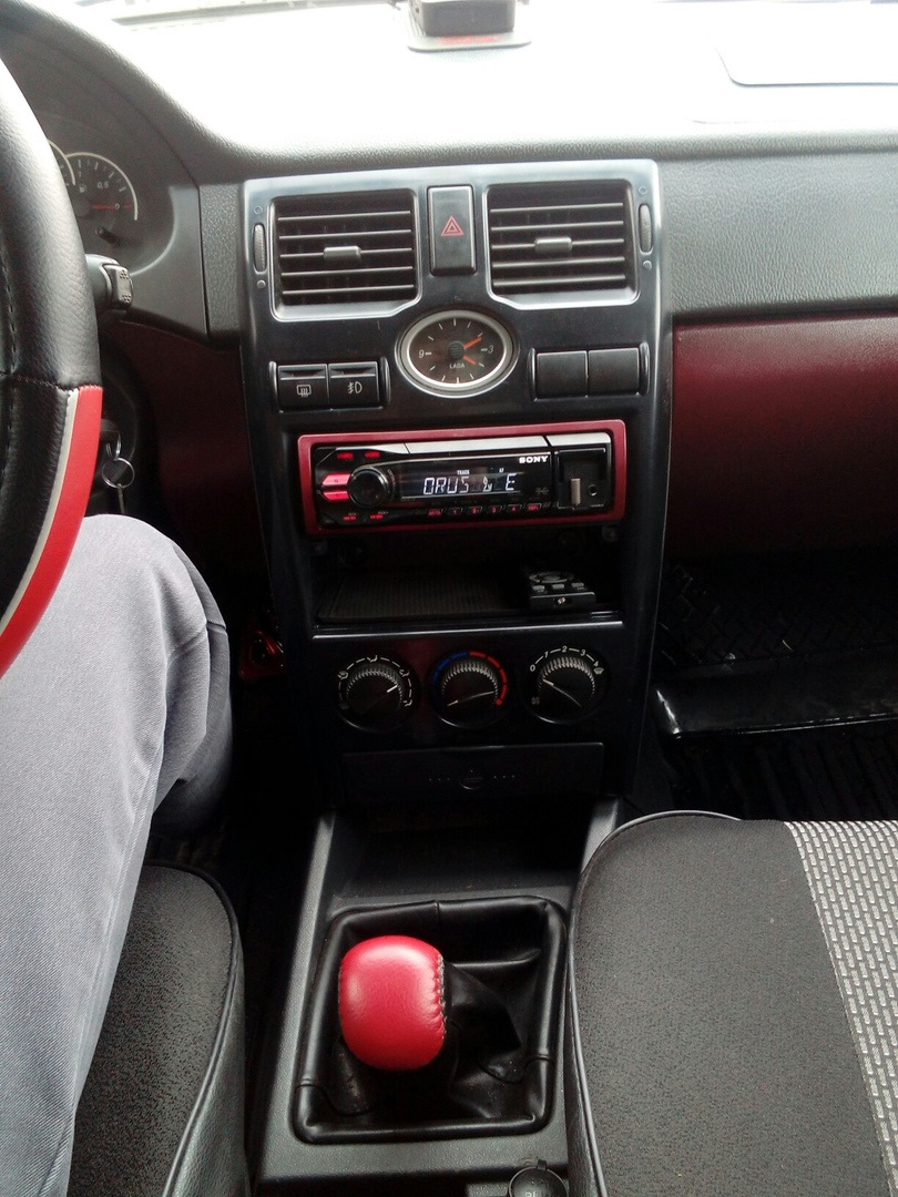 18# Чёрная консоль — Lada Приора седан, 1,6 л, 2010 года | тюнинг | DRIVE2