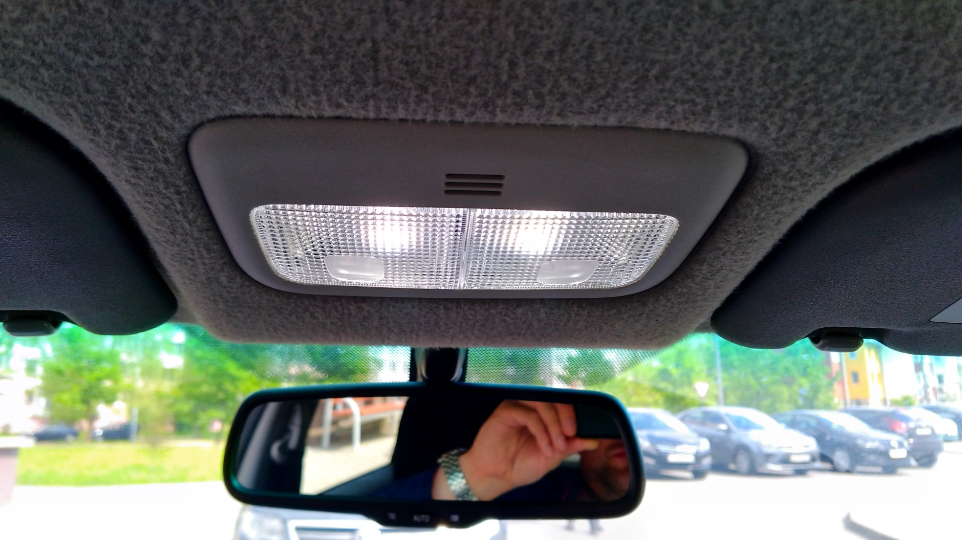 Как снять плафон подсветки номера vitz 130