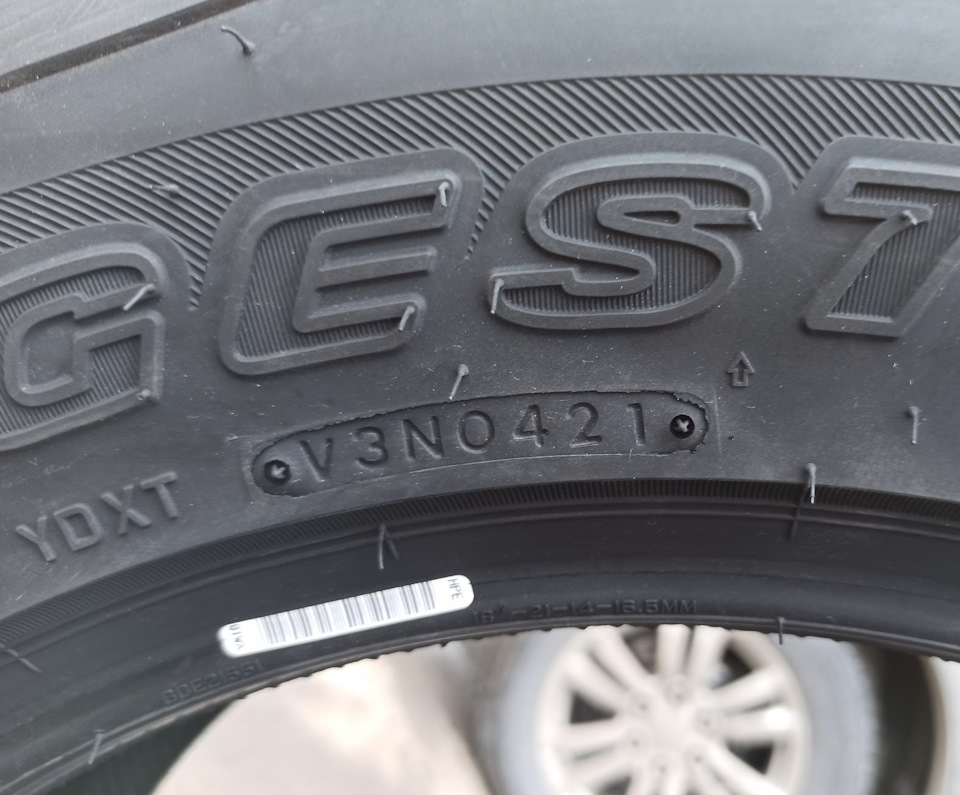 Завод в РФ. Шины все одной партии и 21 года! Свежее не придумаешь — Mitsubishi Pajero (4G)