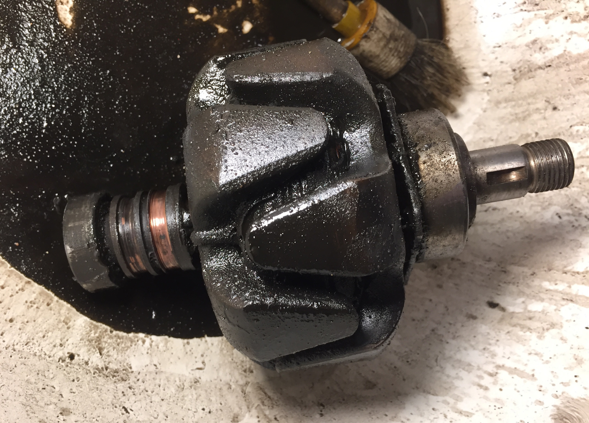 свечи в масле приора 16 клапанов. клей эпоксидный mastix faster (холодная сварка) 60 гр мс 0802. свеча почернела. замасленный. чернеют свечи зажигания.