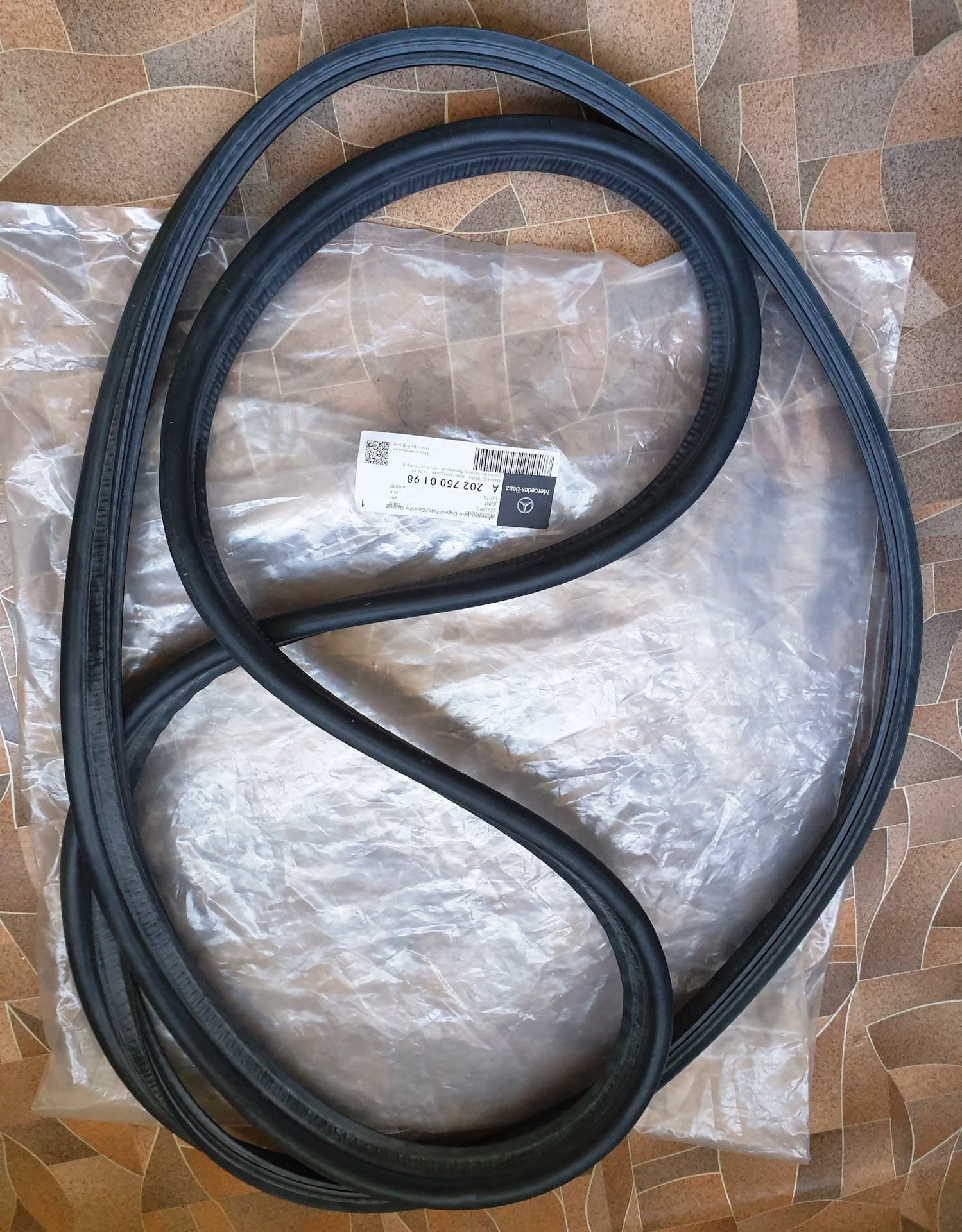 Новый уплотнитель багажника A 202 750 01 98 — Mercedes-Benz C-Class ...