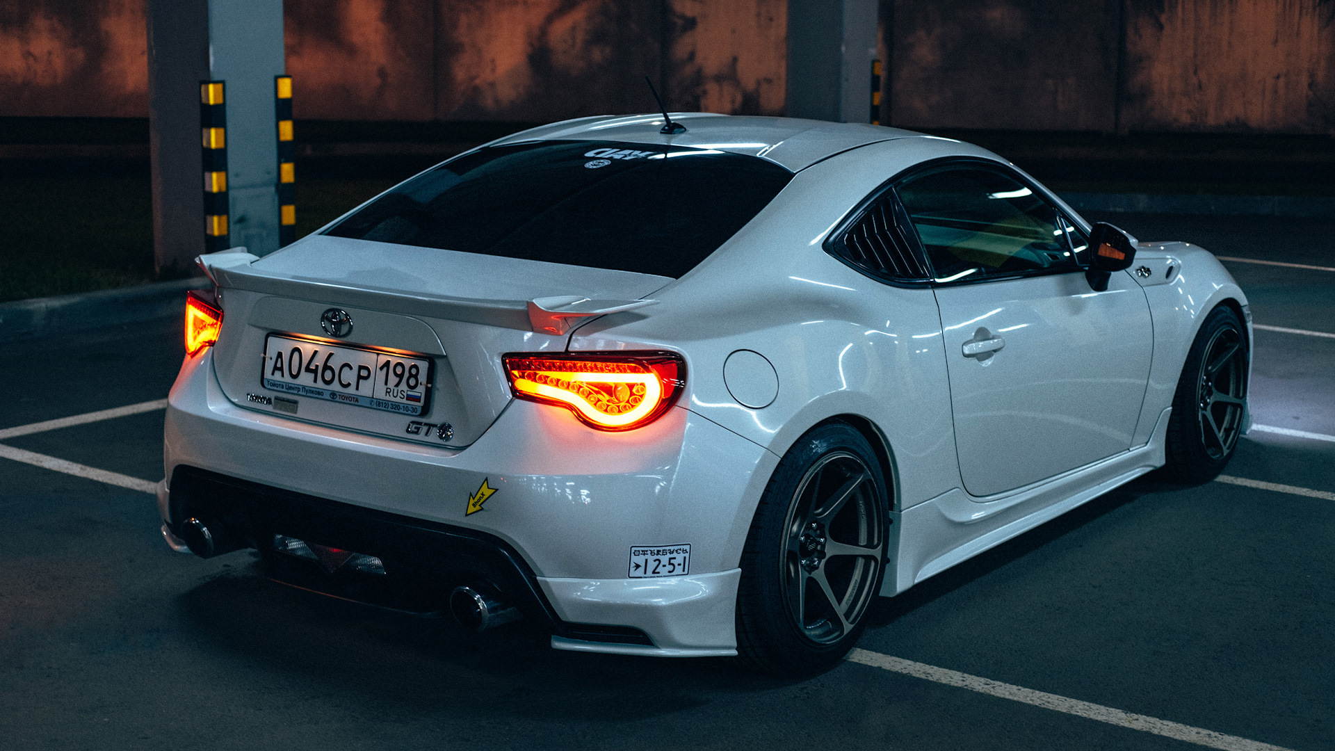 Тойота gt 86 ночью