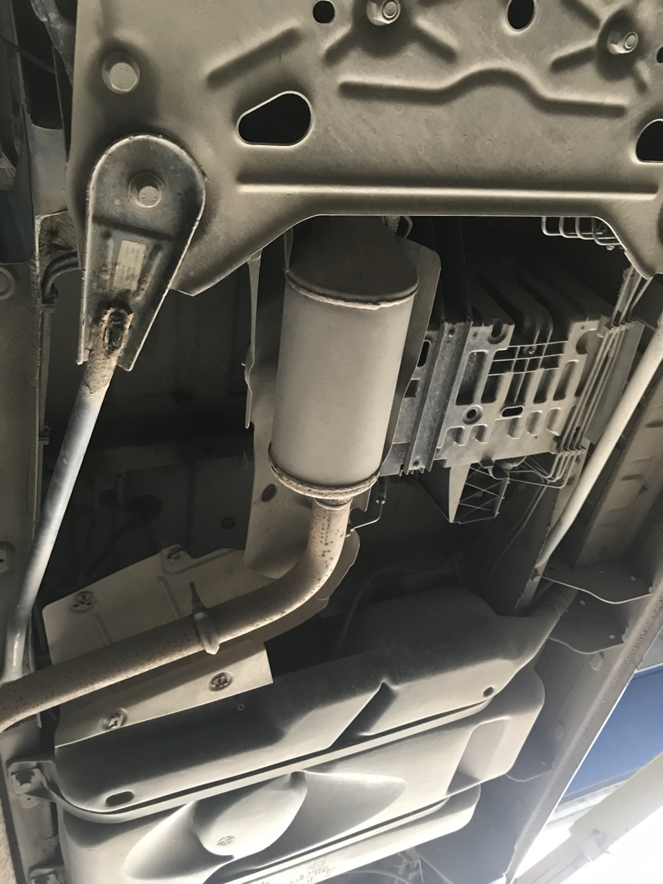 Друзья! Помогите определить что это катализатор или сажевый фильтр ...