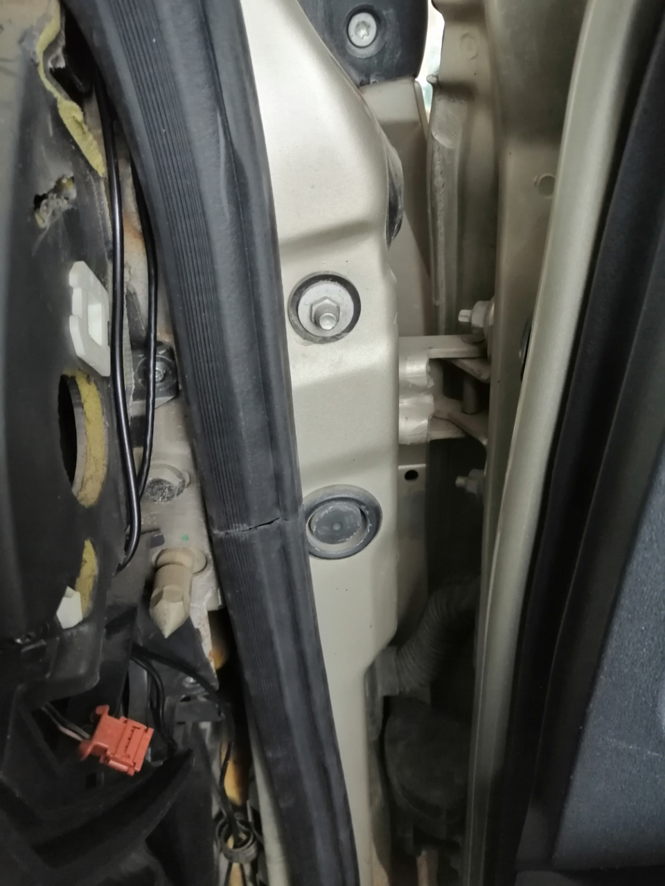 Уплотнители двери — Renault Megane II, 1,6 л, 2006 года | аксессуары ...