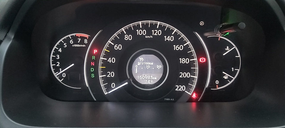 Замена моторного масла, пыльника переднего амортизатора, потекла задняя ...