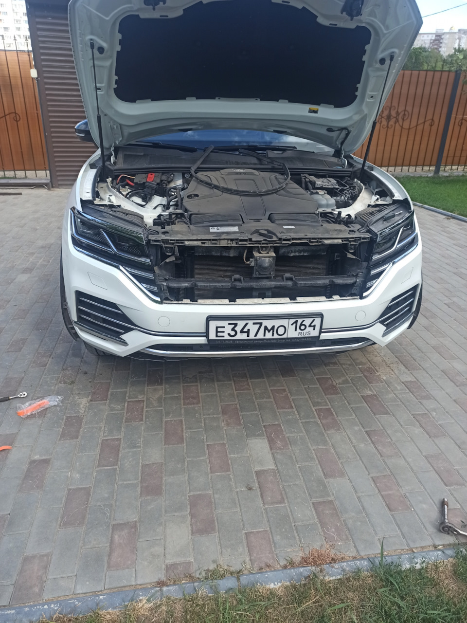 Скинул рещетку — Volkswagen Touareg (3G)