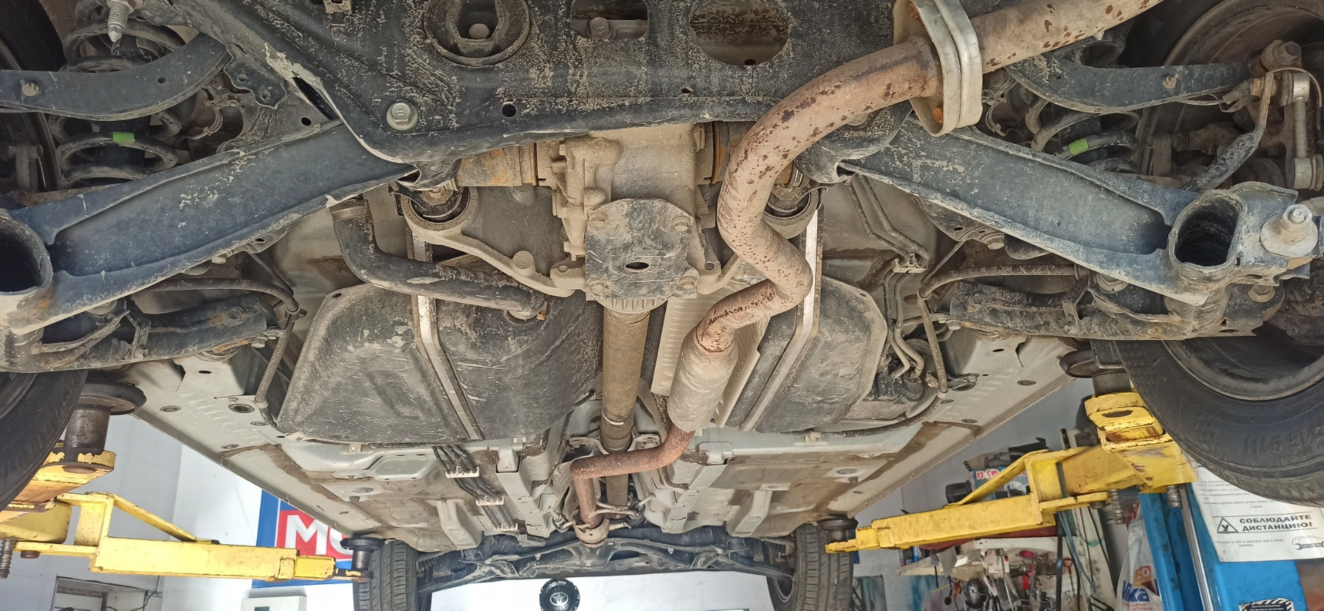 Замена масла задний редуктор и раздатка — Toyota Sienta (2G), 1,5 л ...