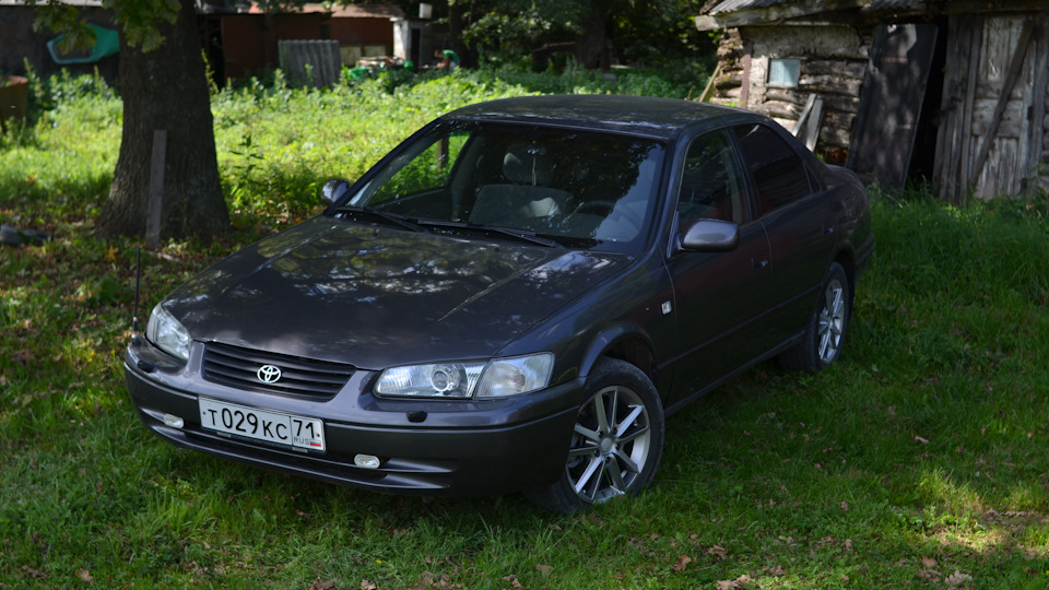 Toyota Camry 2.2 AT