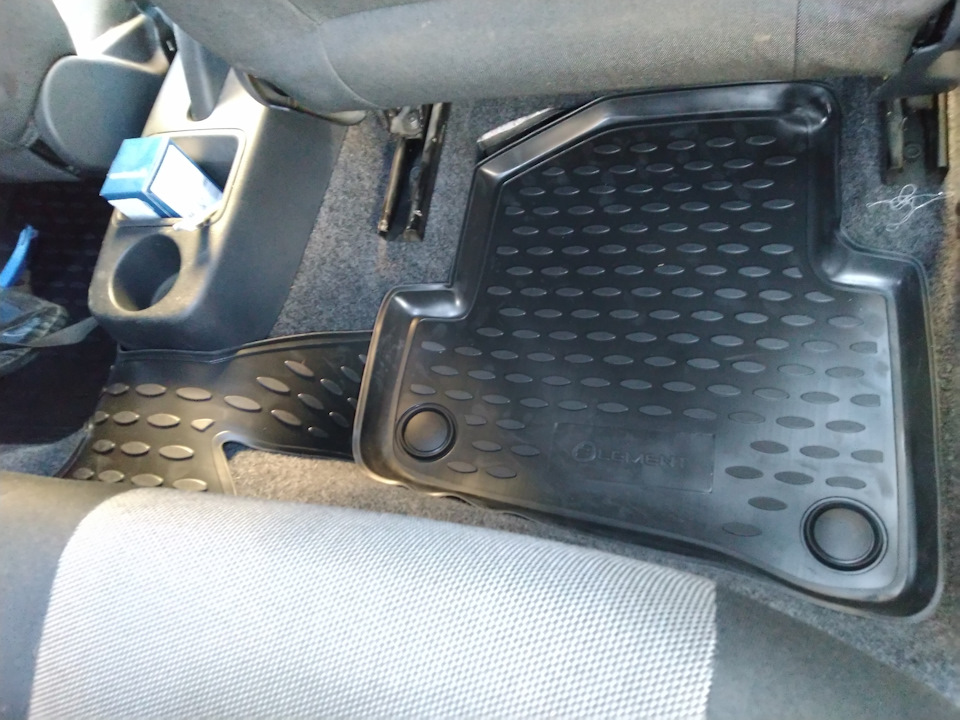 Новые коврики — Skoda Fabia Mk2, 1,2 л, 2009 года | аксессуары | DRIVE2