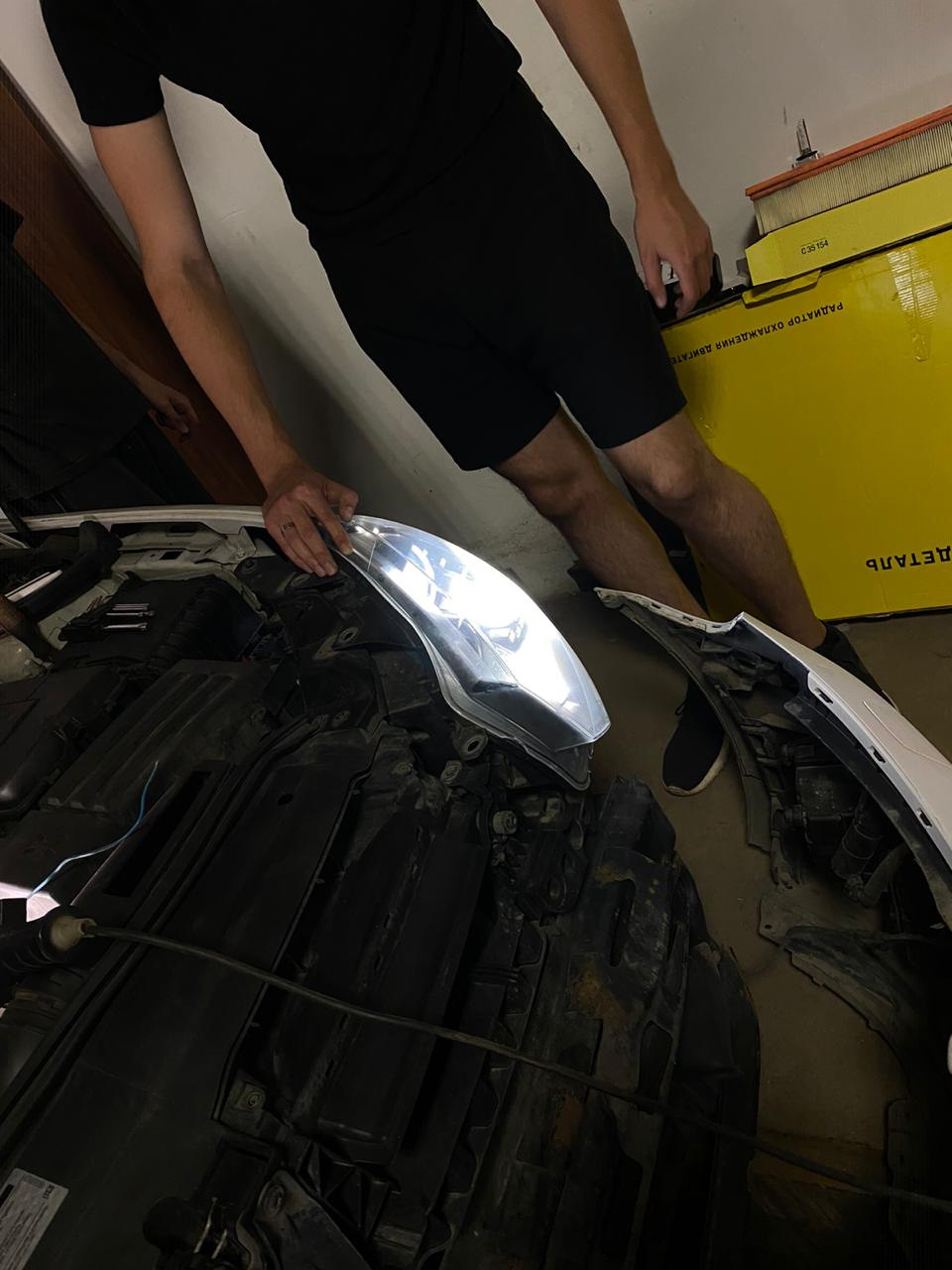 Фара вернулась к жизни. В дальнейшем нужно будет скинуть бампер и почистить телевизор, радики, уж очень много там всякого песка — Volkswagen Golf GTI Mk6