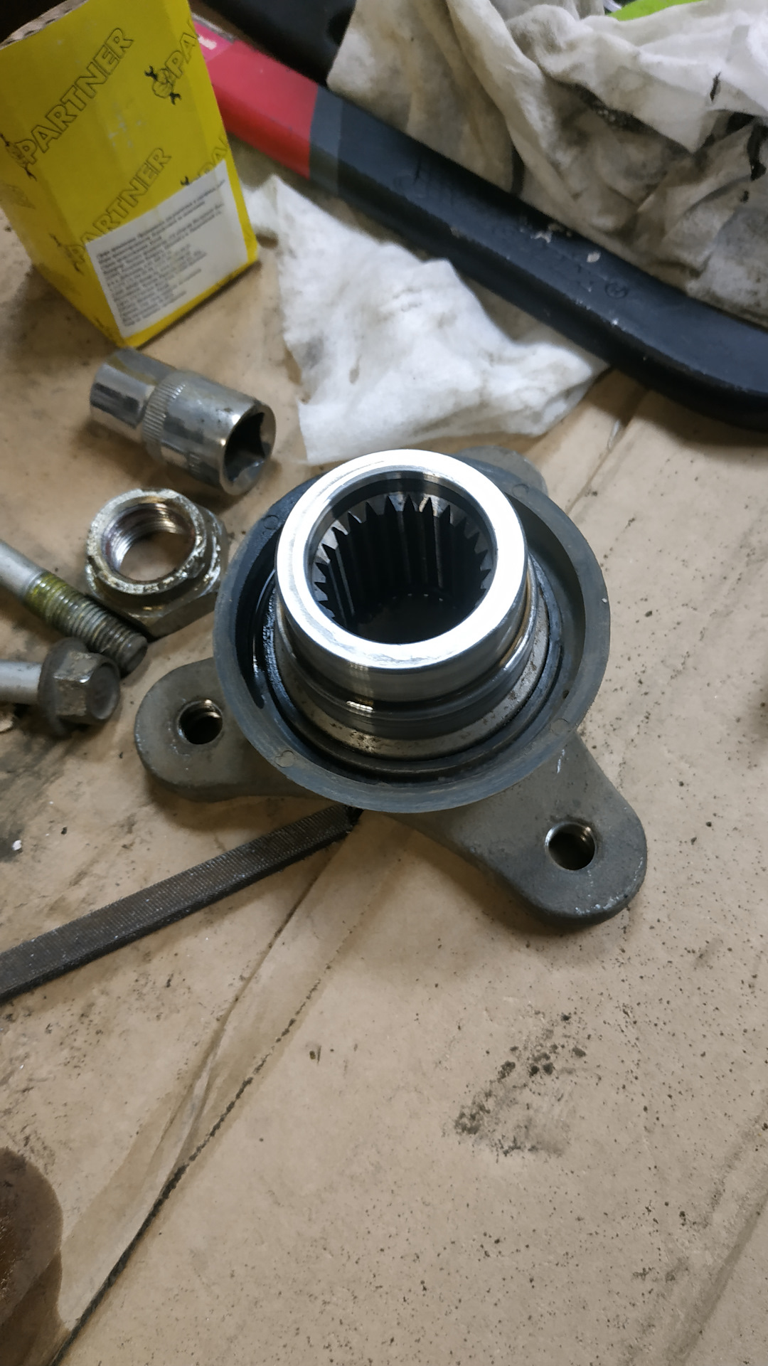 Муфта для привода hyundai tucson. Муфта кардана ford sierra. Хвостовик редуктора хендай туксон 2008. Хвостовик муфты. Хвостовик муфты.