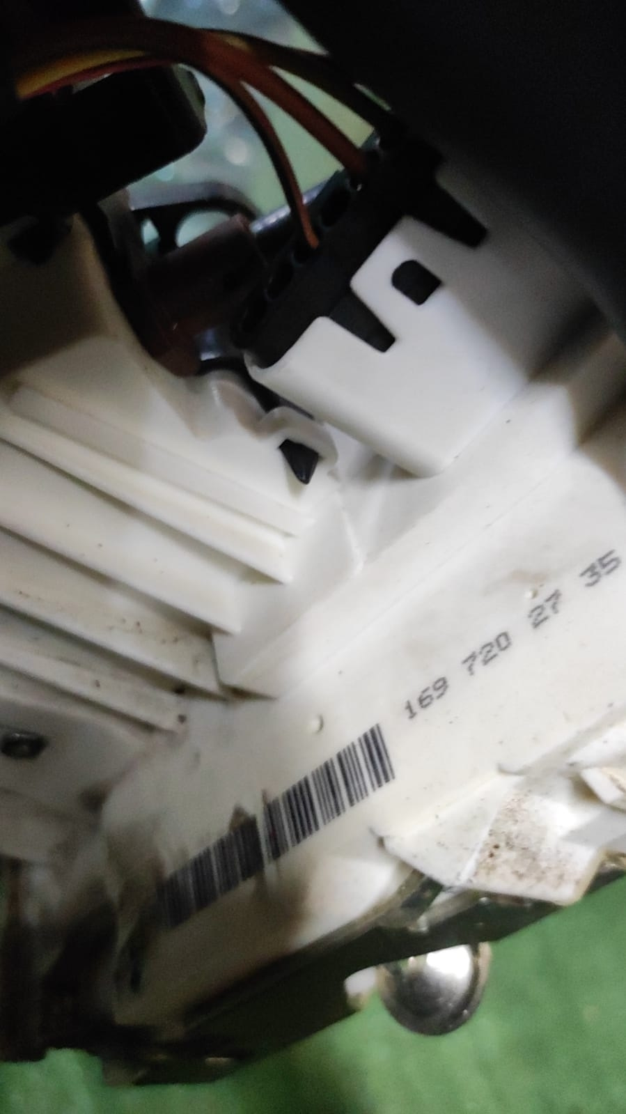 Вторая поломка, сломался замок двери водительской. ML280 w164 ...