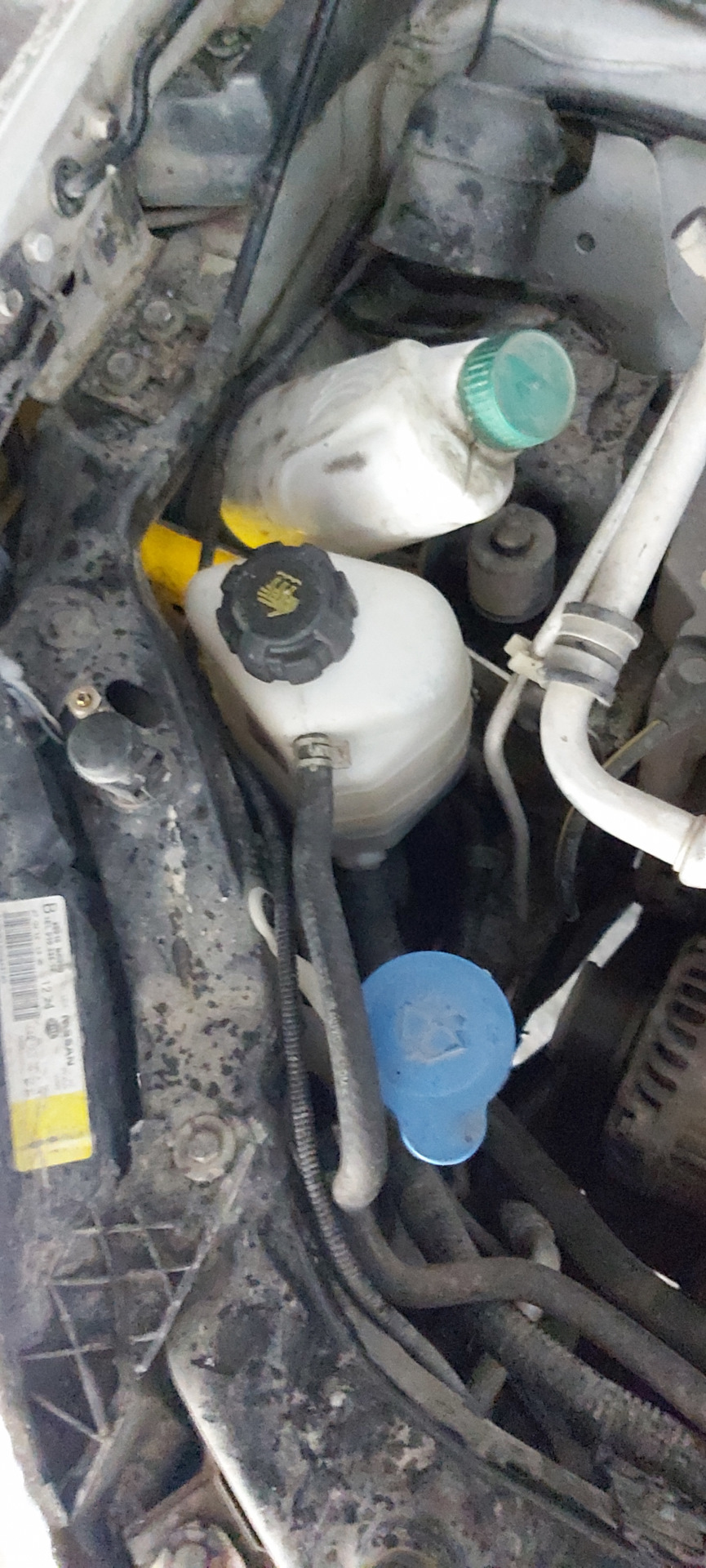 Опять Расширительный бачёк ! — Nissan Qashqai+2, 2 л, 2011 года ...