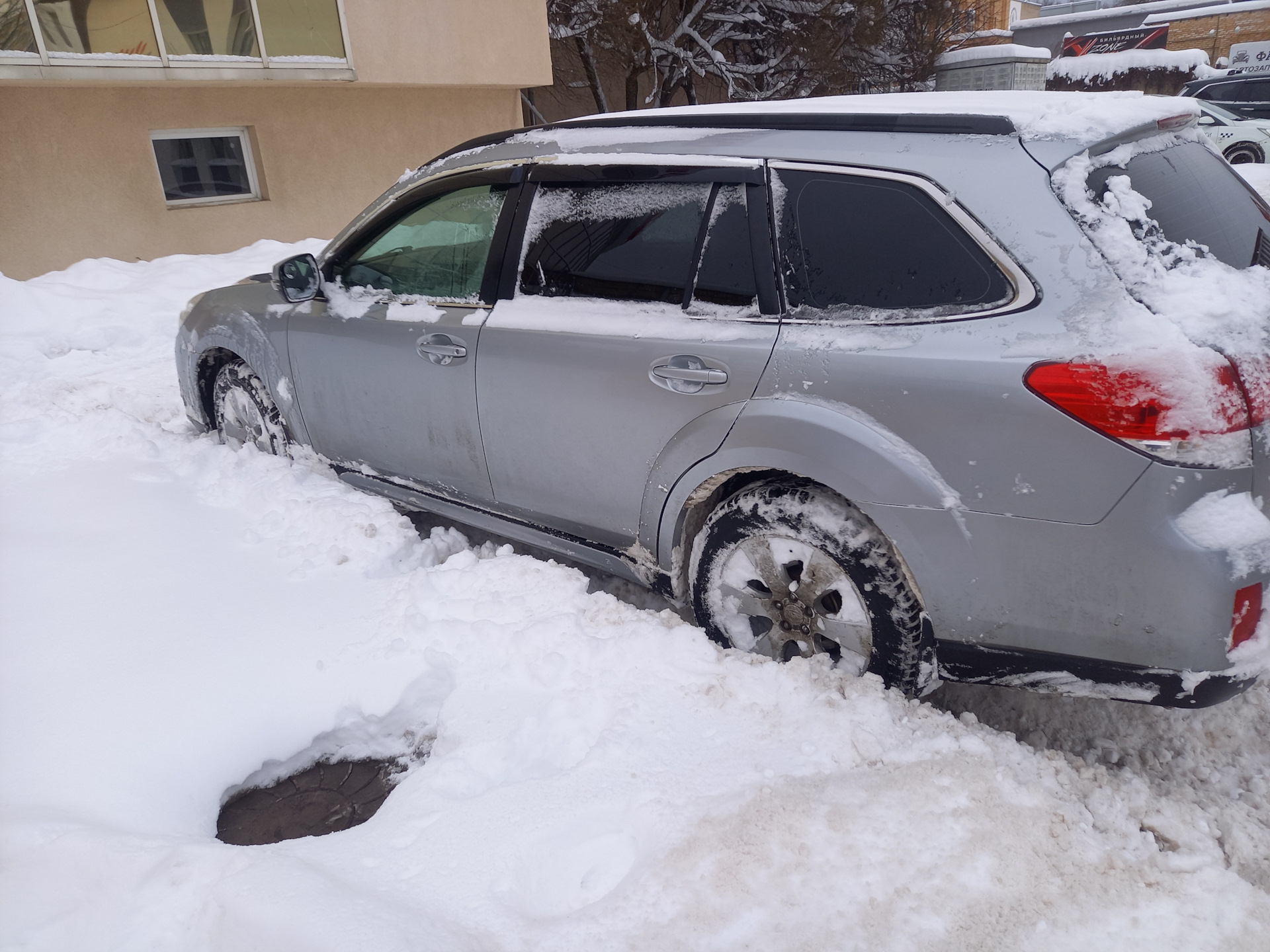 Снегопад, сугробы, Субару. — Subaru Outback (BR), 2,5 л, 2012 года | просто  так | DRIVE2