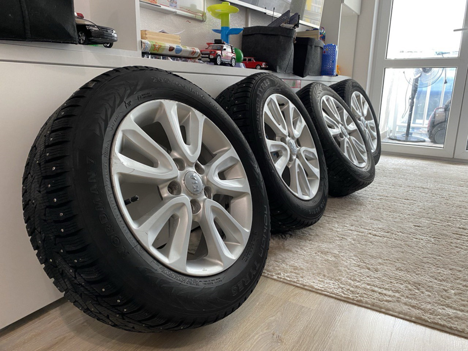 Литые диски Kia 6,5Jx16 ET50 5x114,3 на KIA Cerato (2G), KIA Ceed (1G ...