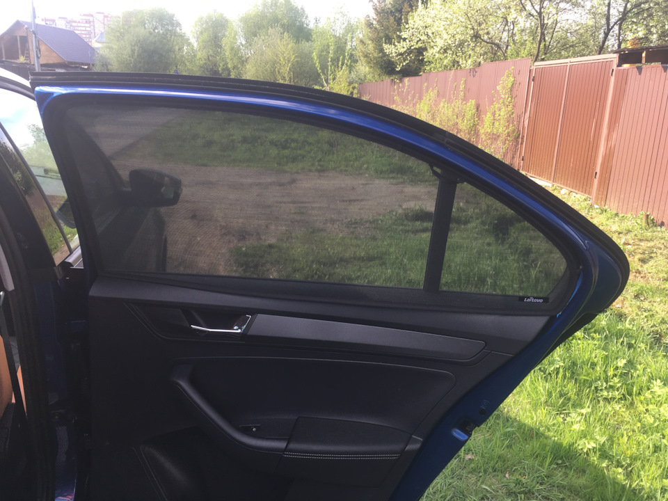 Установка каркасных шторок на задние дверные стекла — Skoda Rapid (2G ...