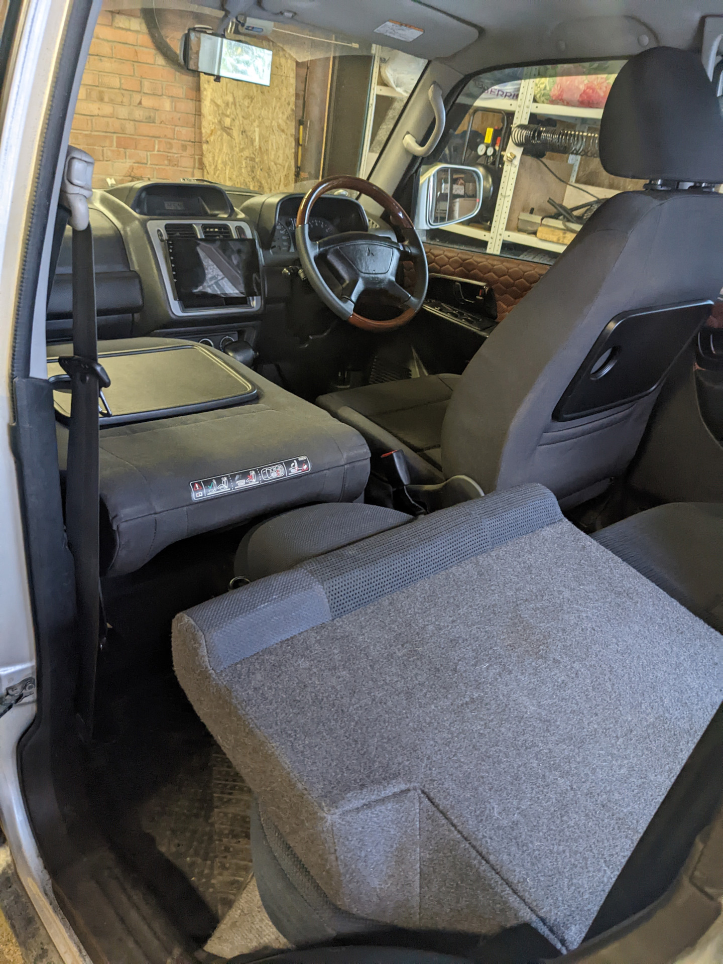 Сиденья от WV Тигуан в Pajero IO. Часть 2 и сборка салона. — Mitsubishi ...