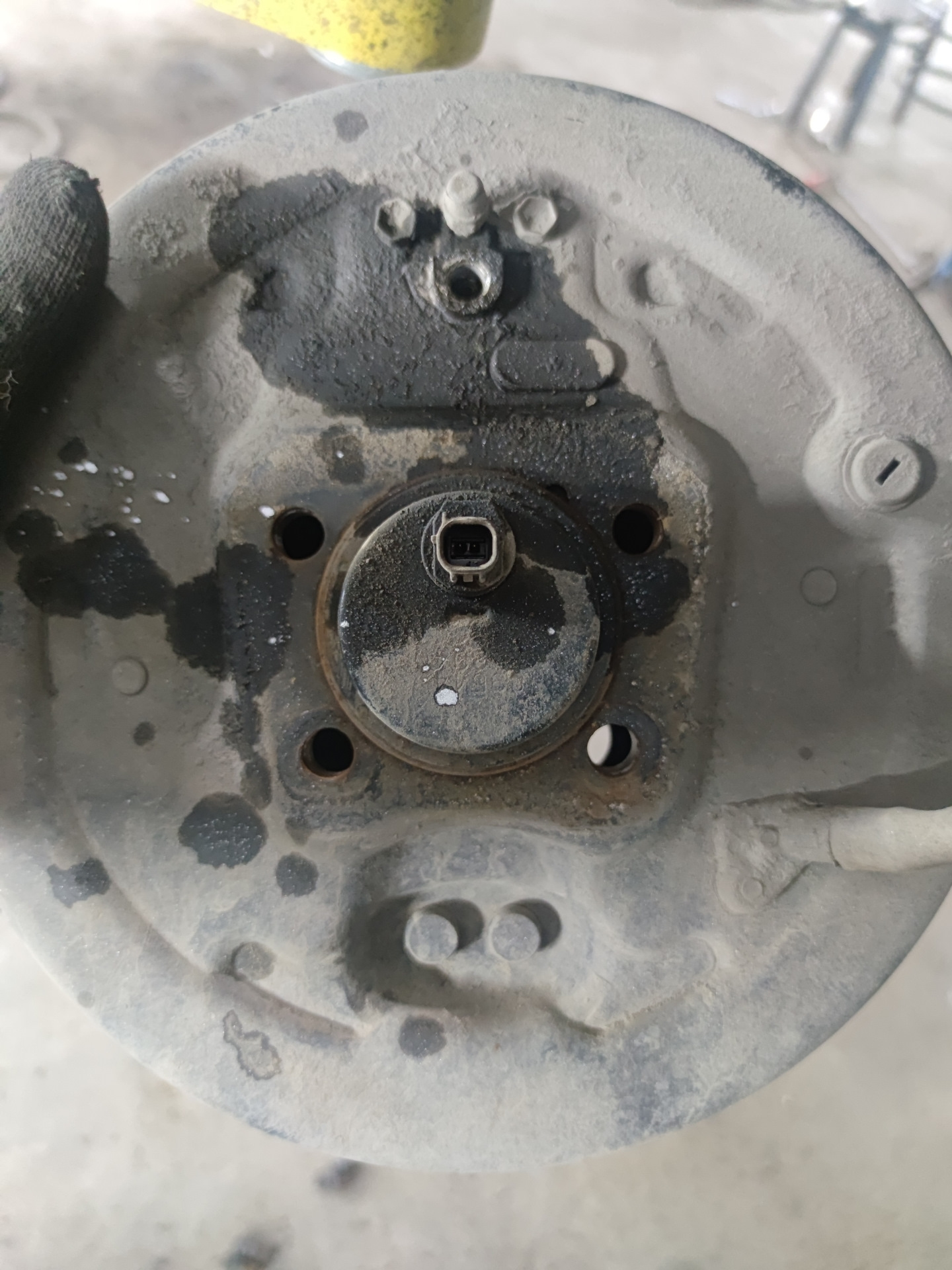 Смена разболтовки колес — Toyota Ractis (1G), 1,3 л, 2009 года ...