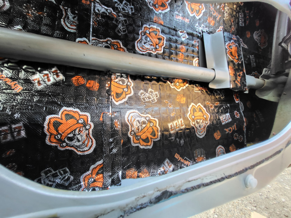 Зашумил передние двери + JBL stage1 601C — Mitsubishi Outlander XL