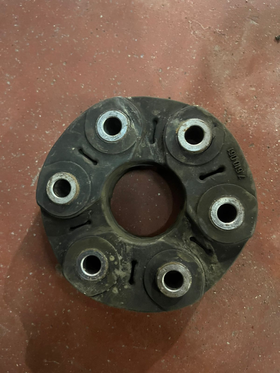 старая муфта — BMW 5 series Touring (G31). Запчасти на фото: 7610061