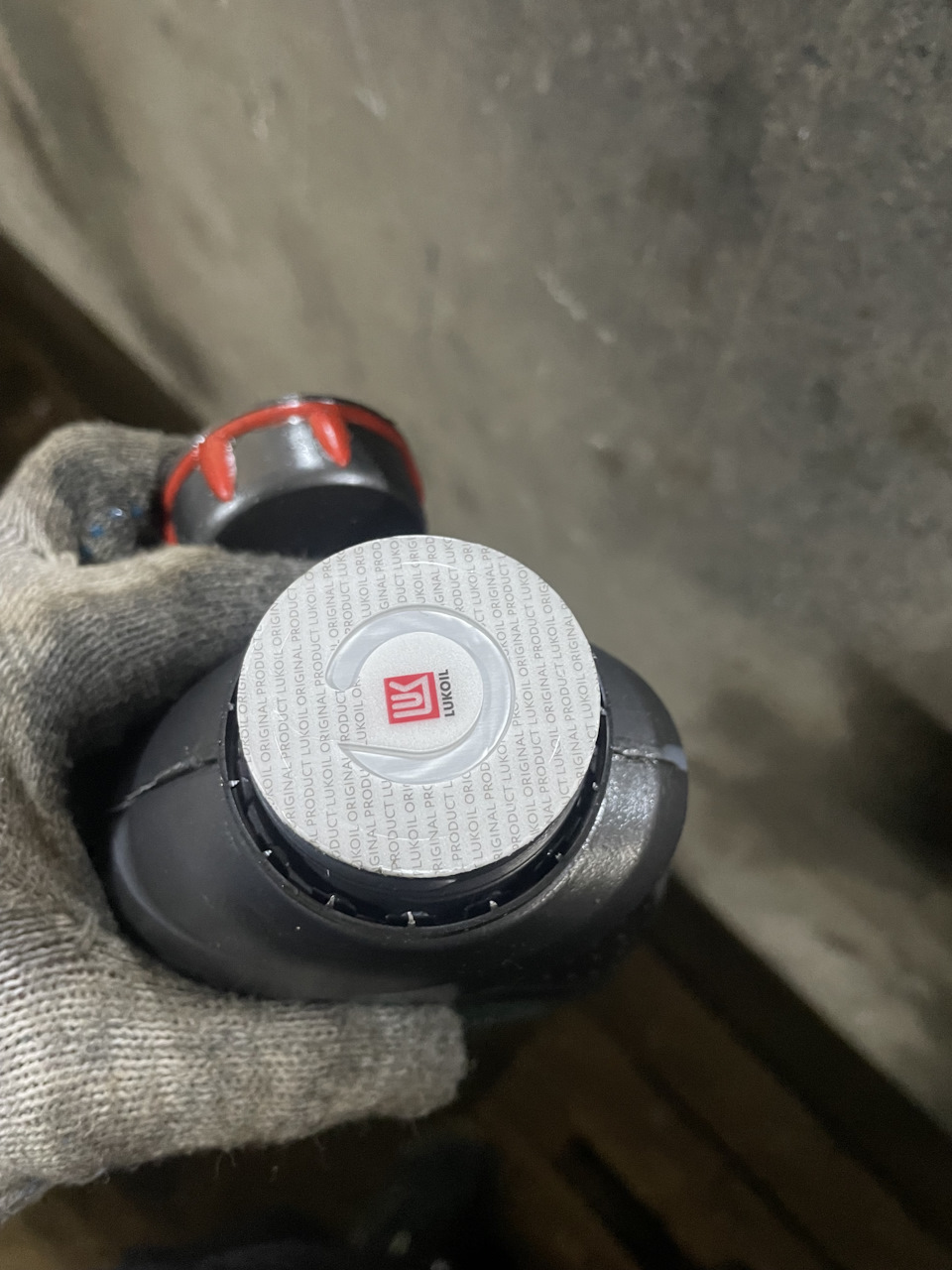 И наконец-то сделали нормальные плёнки, вместо фольги, которую нормально хрень снимешь. Сейчас хватаешь за выступ, тянешь и она аккуратно открывается. — Suzuki SX4 (1G)