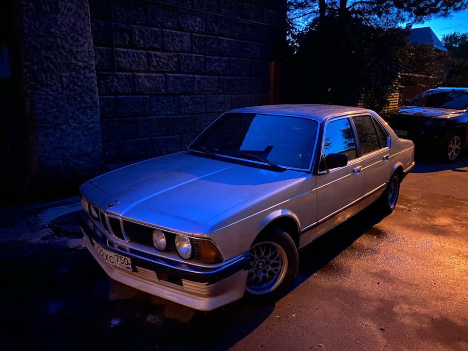 Фото в бортжурнале BMW 7 series (E23)