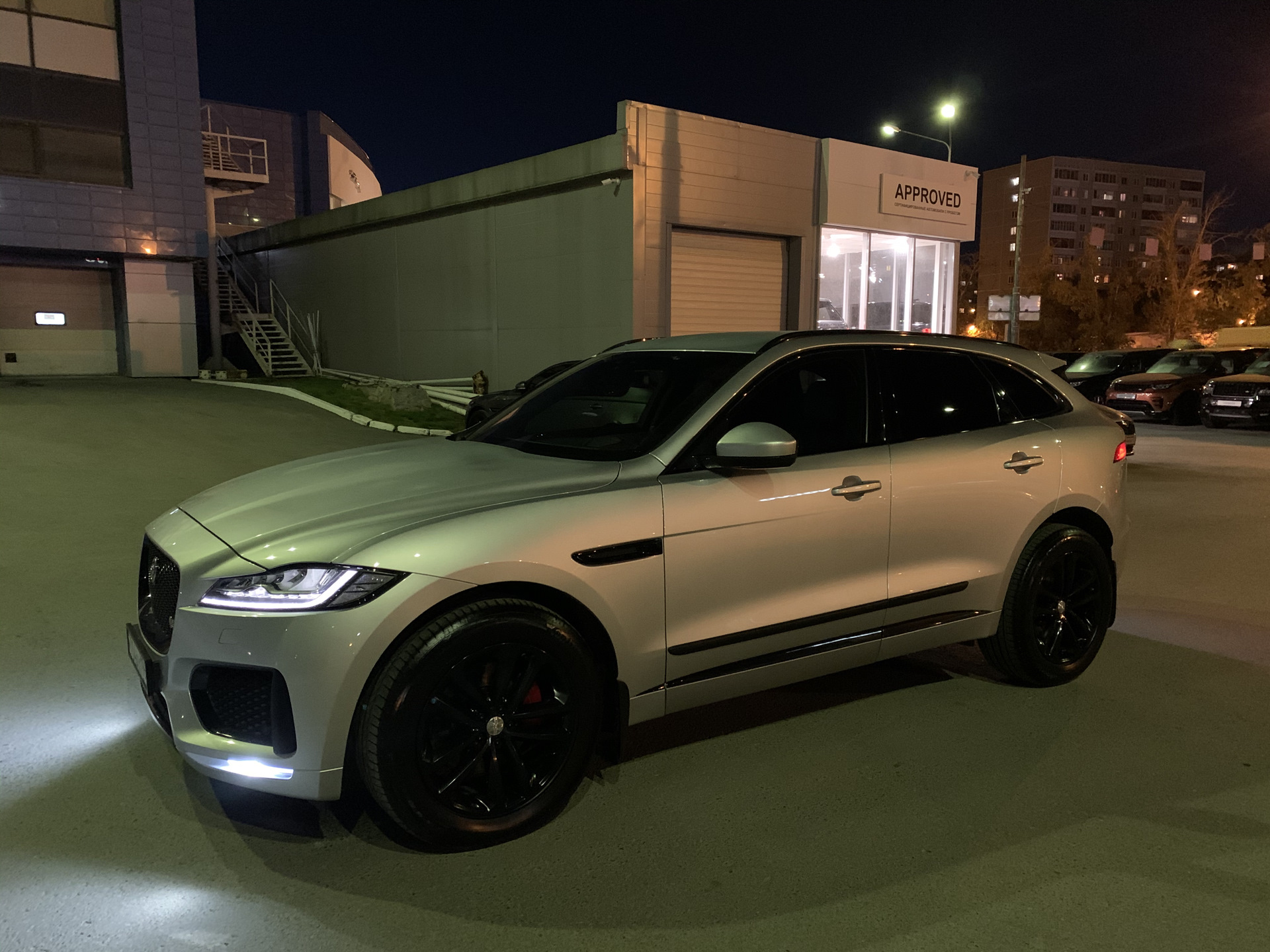 Jaguar f Pace фары