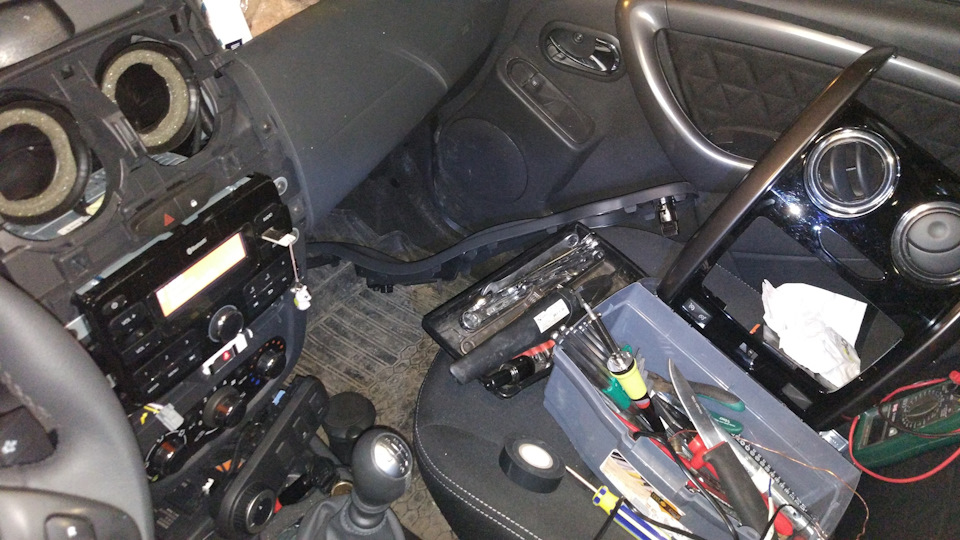 Немного треша в салоне — Renault Duster (1G)