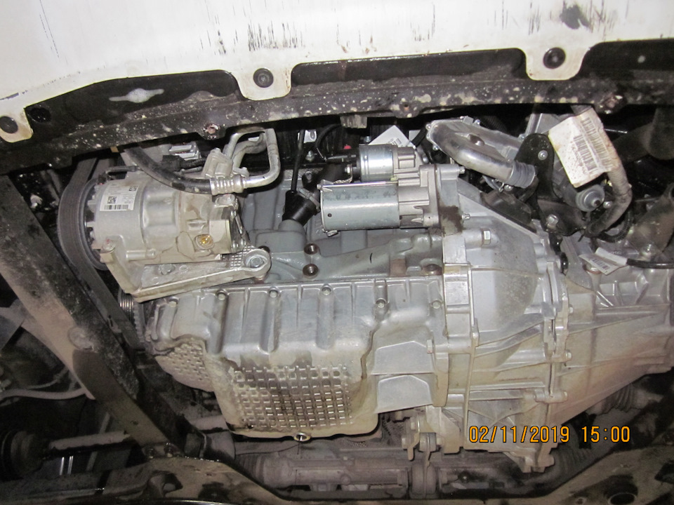 Блок двигателя и поддон были отмыты от масла чем-то вроде очистителя двигателя — Lada Vesta SW (1G)