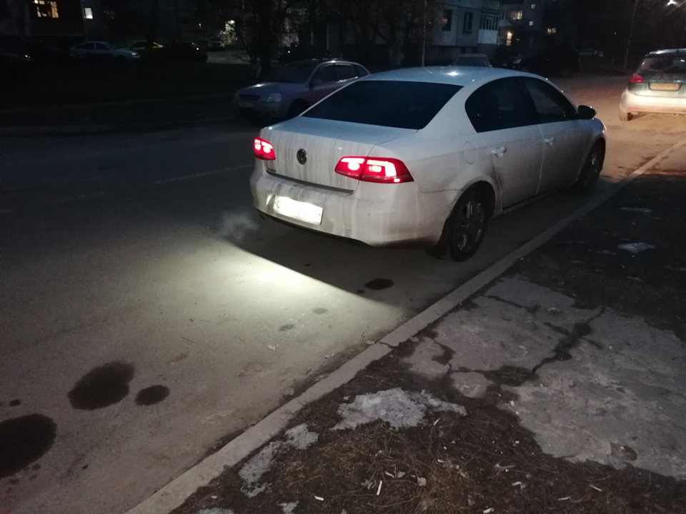Подсветка номера — Volkswagen Passat B7, 1,4 л, 2012 года | тюнинг | DRIVE2