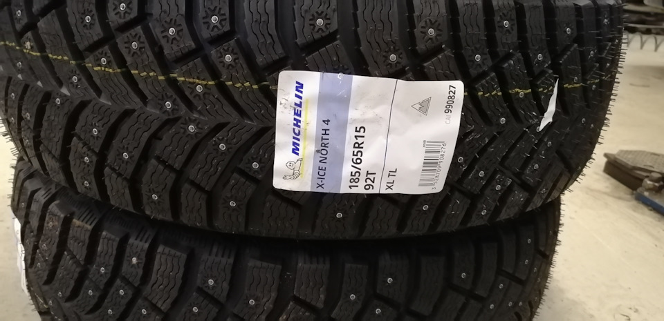 Фото в бортжурнале Volkswagen Polo Sedan. Запчасти на фото: Michelin X-Ice