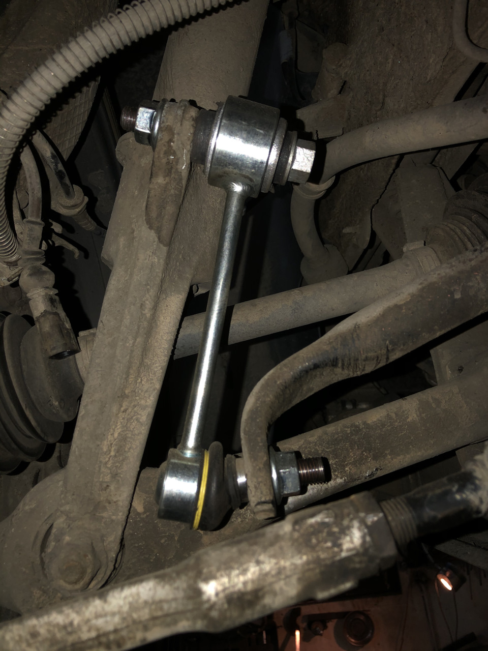 Усиленные стойки стабилизатора, новые тормозные Диски и колодки ...