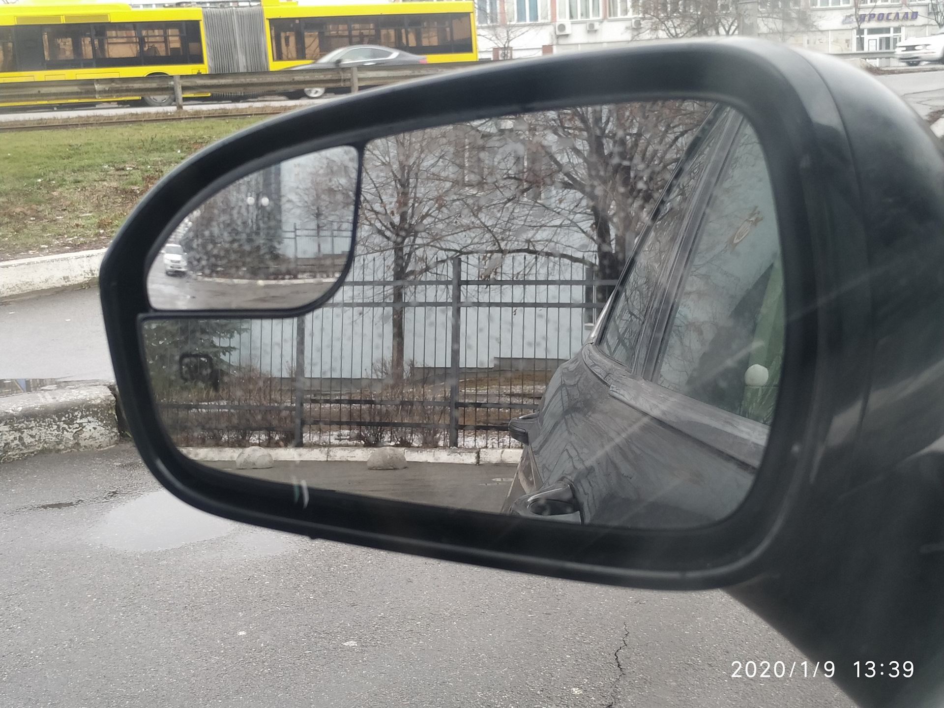 Водительское зеркало купить. Как поменять зеркало водительское стекло.