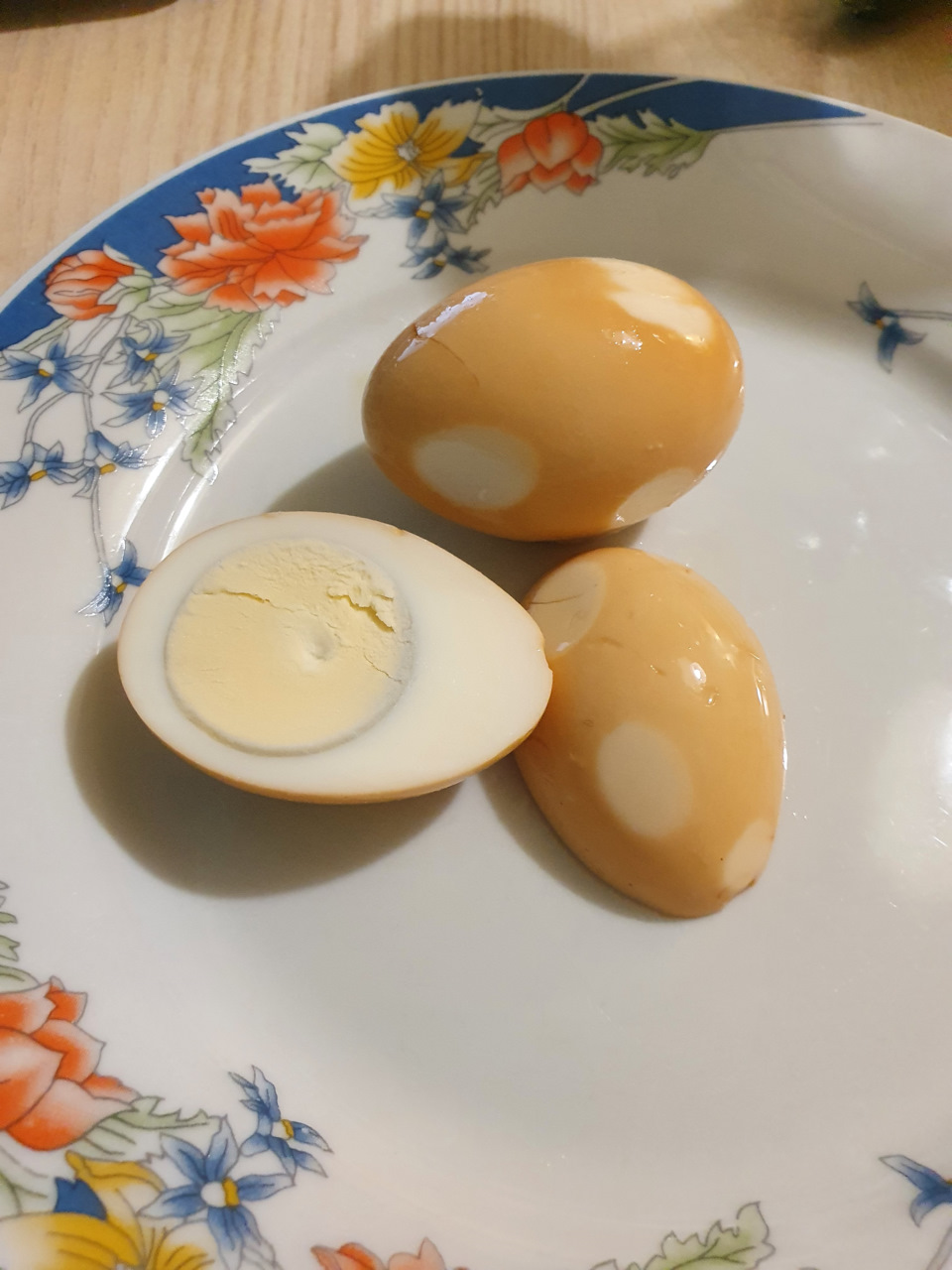 Вкус яиц во рту