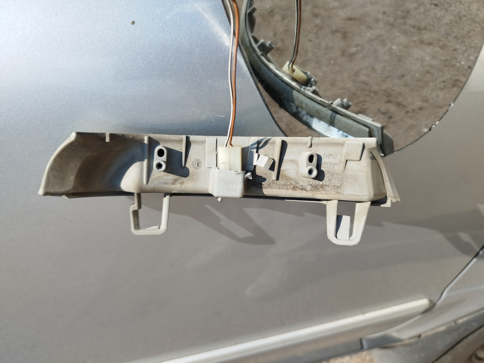 Повторители поворота — Volkswagen Passat B5, 1,8 л, 2004 года | своими ...