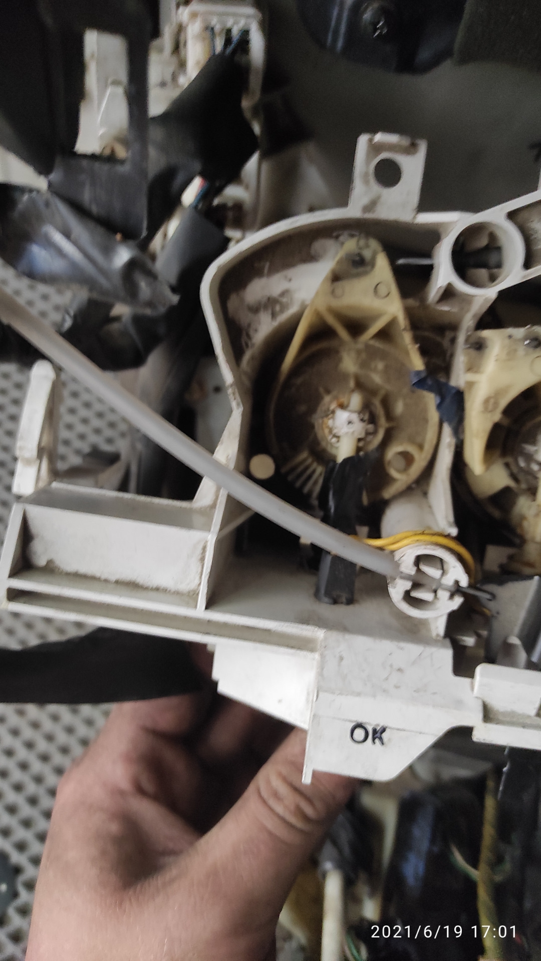 Королла печка дует холодным. Печка тойота королла филдер. Тойота королла печка дует холодным воздухом. Королла не дует. Тросик потока воздуха тойота королла 110.