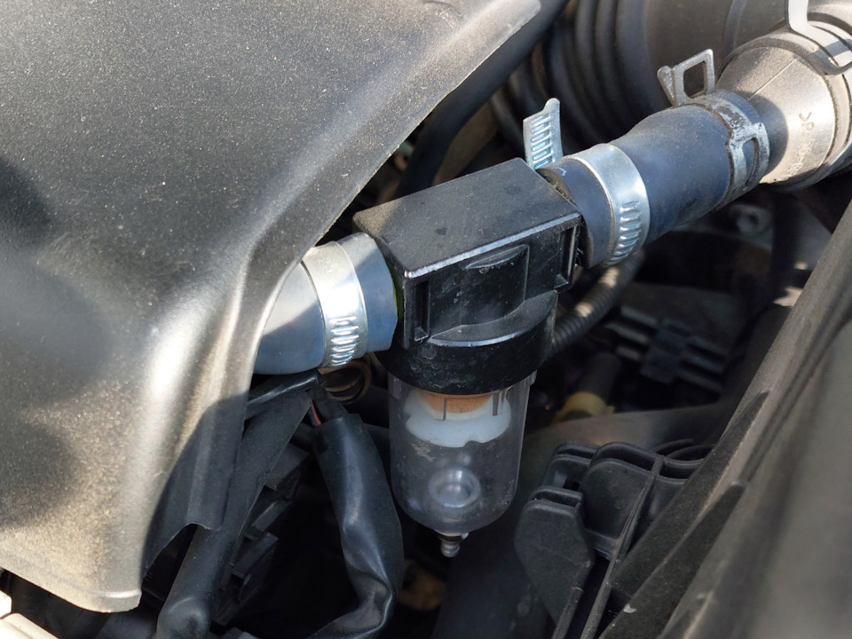 Этот справа, если стоять перед капотом… — Toyota Camry (XV30)