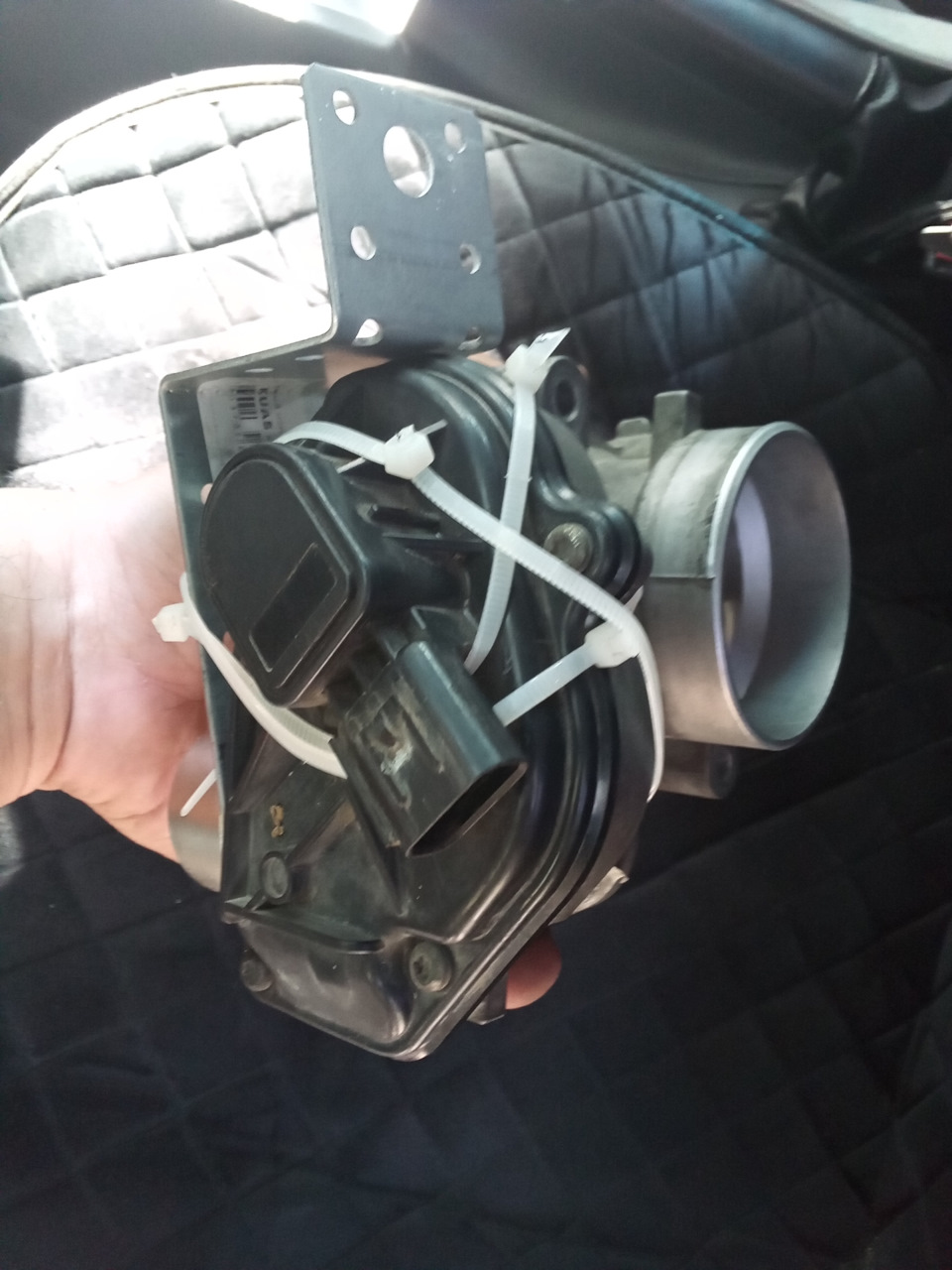 Сорвало винт регулировки положения заслонки — Ford Focus II Hatchback ...