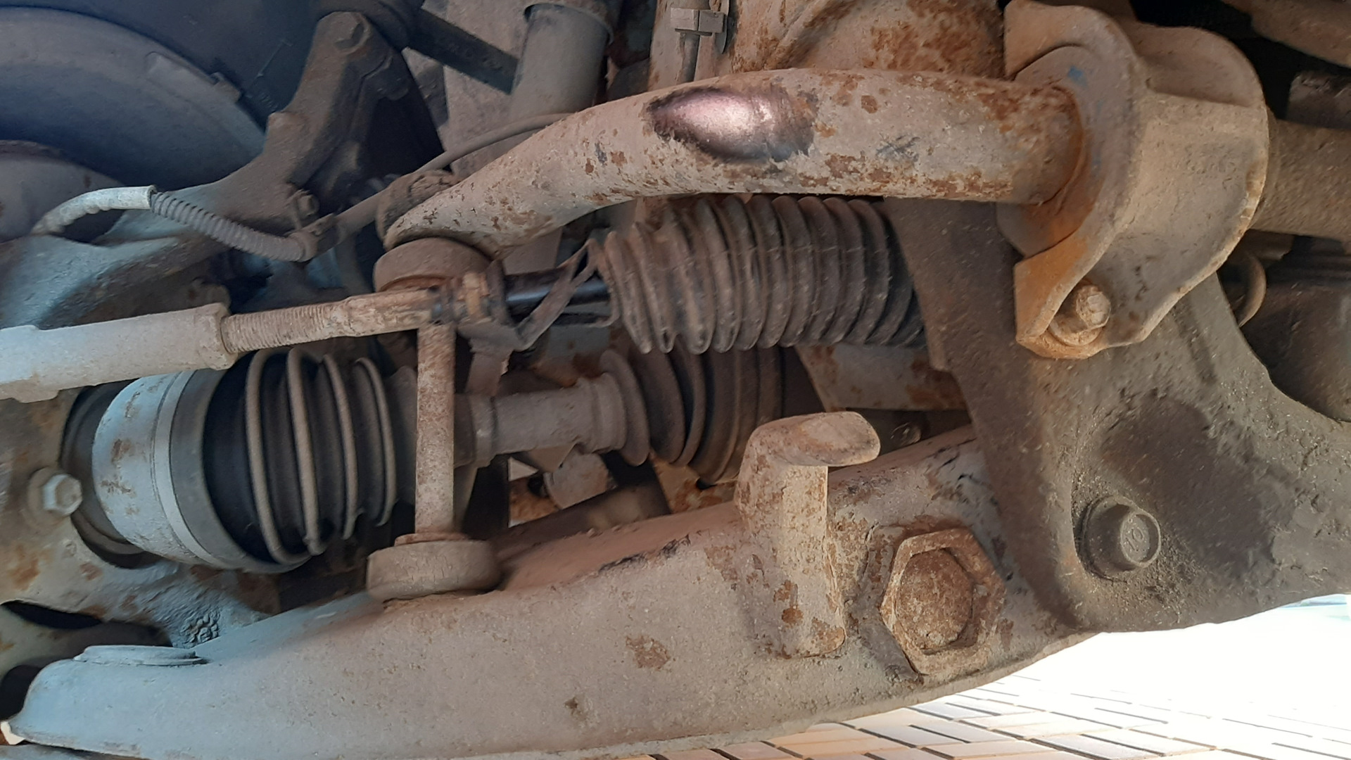 Пыльник рулевой рейки. — Ford Explorer (2G), 5 л, 1997 года | поломка ...