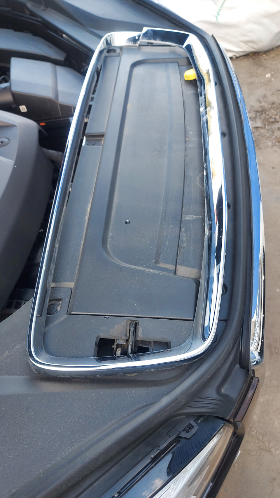 лопнувшая рамка — Volvo XC90 (2G)