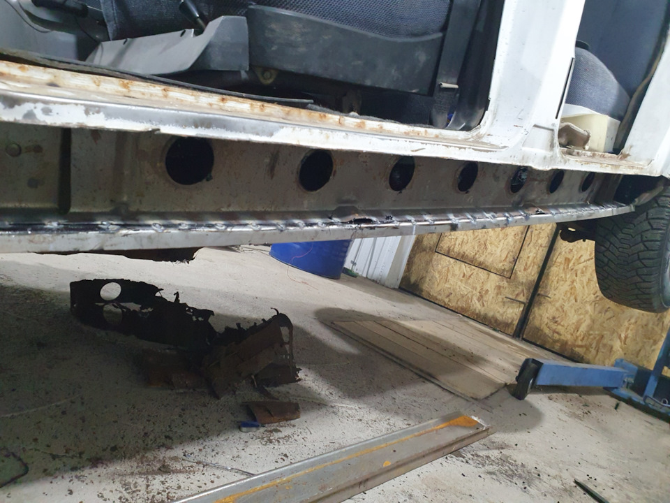 Приварил точками все конечно же замазал — ГАЗ 3110