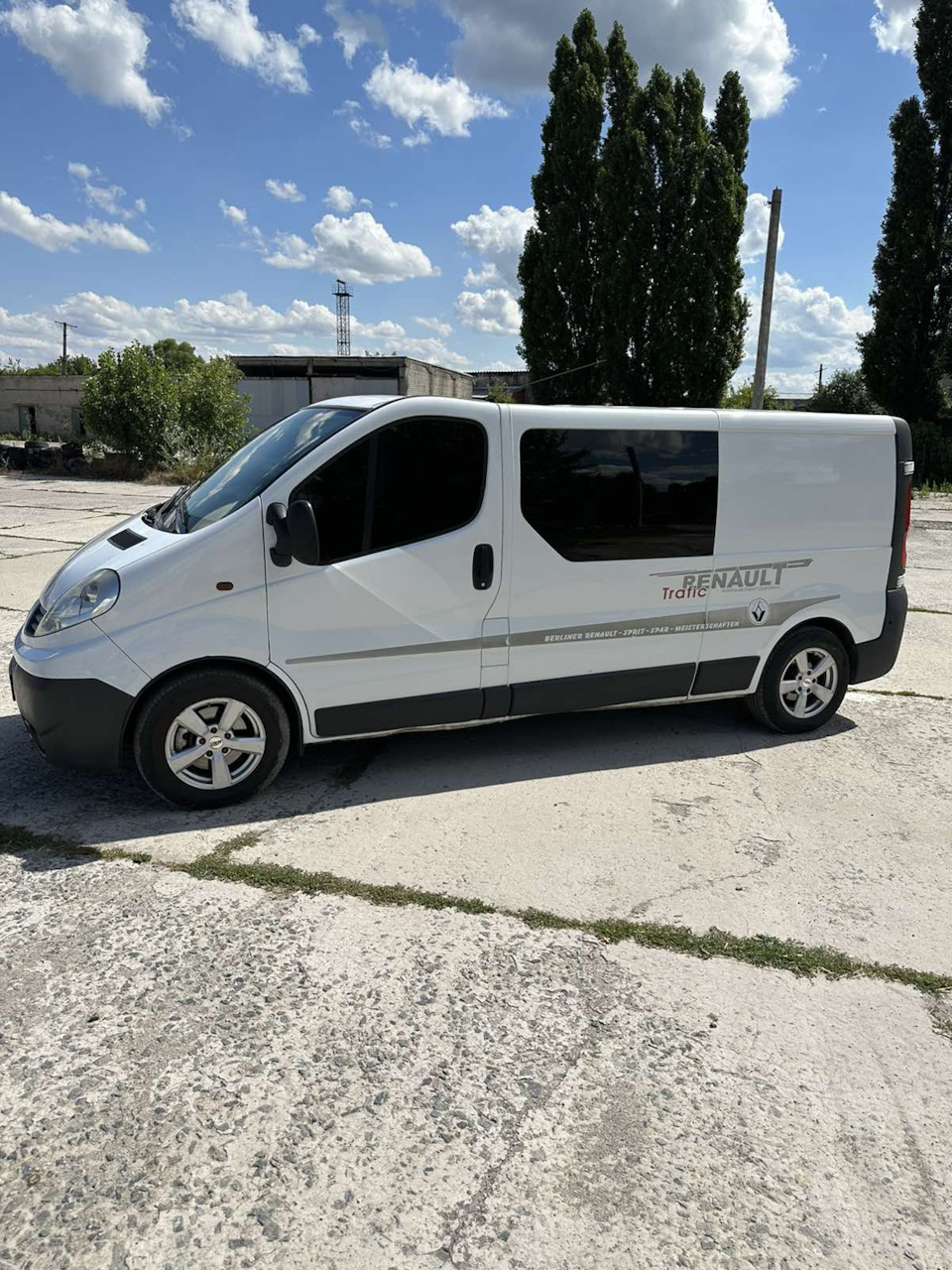 Освежил внешний вид — Renault Trafic (2G), 2,5 л, 2006 года | аксессуары |  DRIVE2