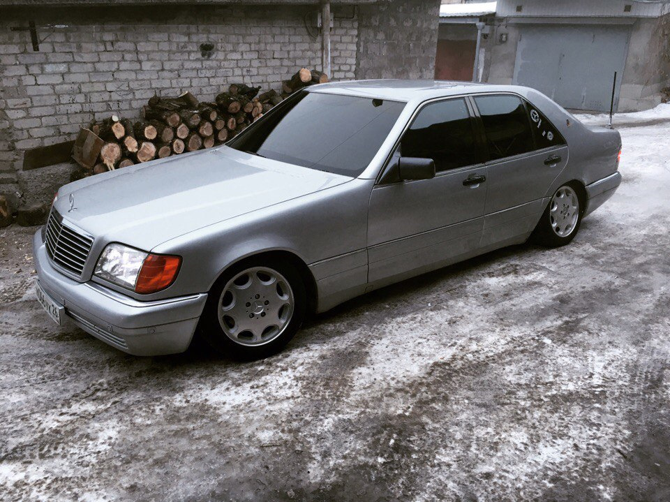 W140 zona. W140 r16. Мерседес w140 r16. Мерседес w140 черный на ромашках. W140 в тонере.