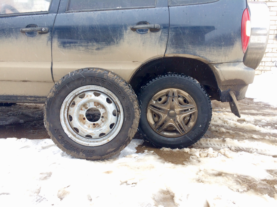 Резина ат на ниву шевроле р15. 205 70 15 ат шевроле нива. Нива шевроле шины матадор. Матадор изарда на ниву шевроле. Матадор изарда 205/70/15 на ниву.