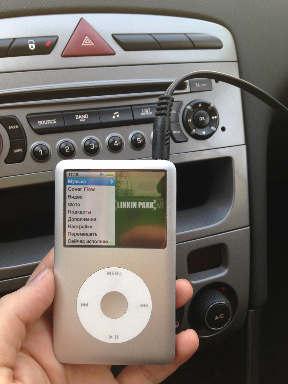 iPod в машину — Peugeot 308 (1G), 1,6 л, 2010 года | аксессуары | DRIVE2