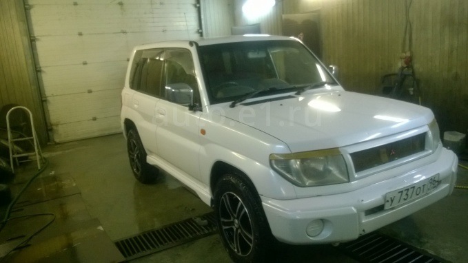 Mitsubishi Pajero io 2015